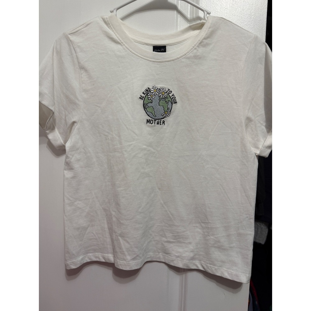 Vibe N White Be Kind To‎ Your Mother Earth Daisy Embroidered Crop Tee Shirt XS
